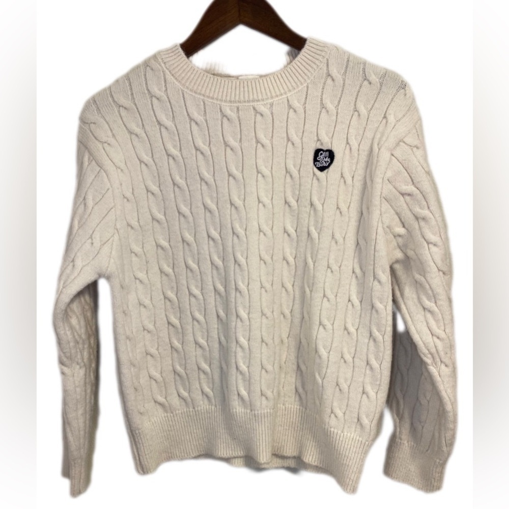Classic And Quirky Minimalist Cream Cable Knit Crew neck Sweater Size M